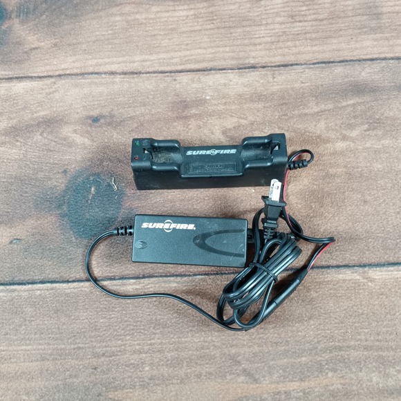 Surefire CN200 Series Battery Charger Flashlight Charger System - Picture 1 of 5